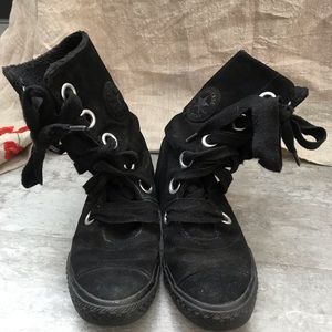 Converse womens 8 Eur 39 black suede boots